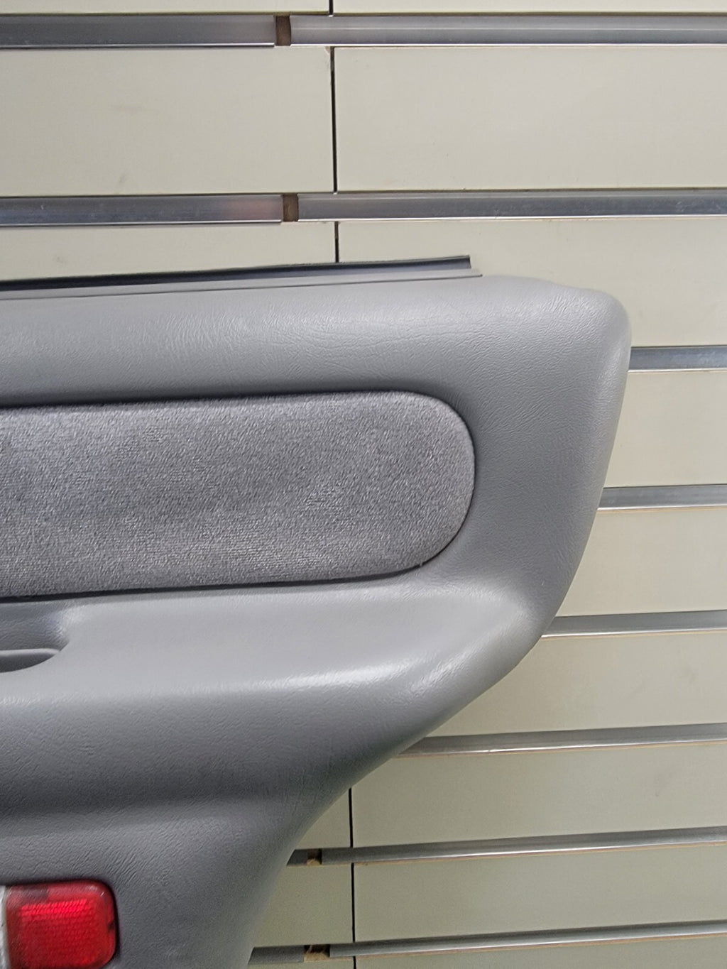 🔥95-99 Chevy GMC Silverado escalade DOOR PANEL Rear RIGHT Auto LIGHT GRAY D2