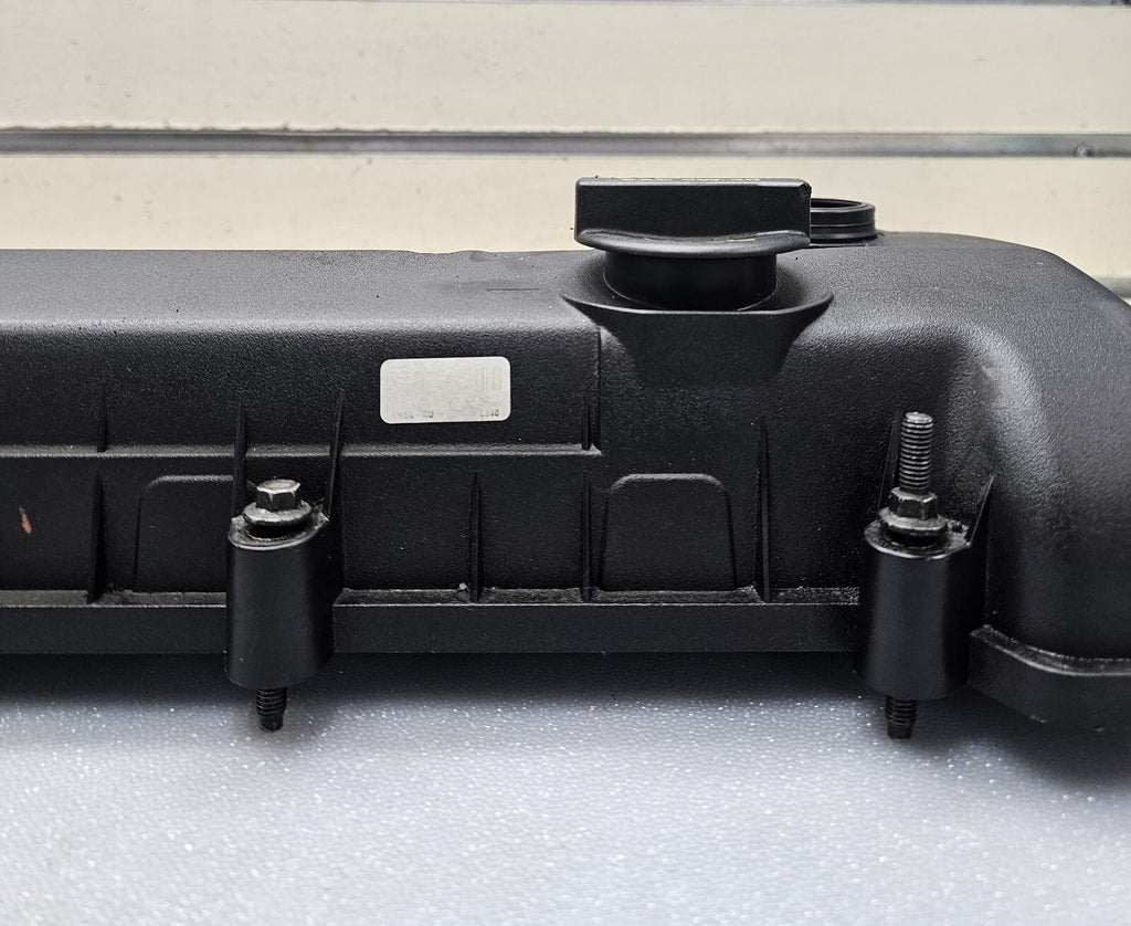 🔥2004-2005 Mazda 3/6 2.0 2.3 Engine Valve Cam Cover OEM