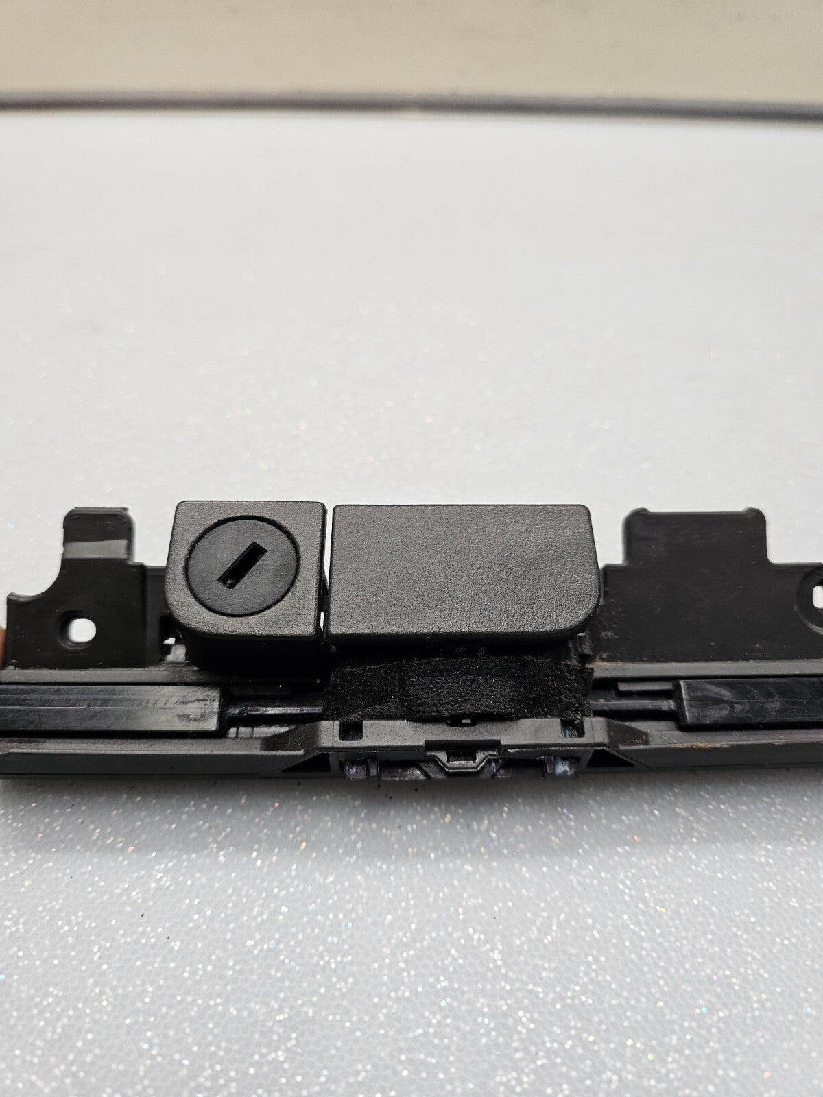 05-12 Nissan Pathfinder 05-19 Frontier Xterra Glove Box Latch Handle Compartment