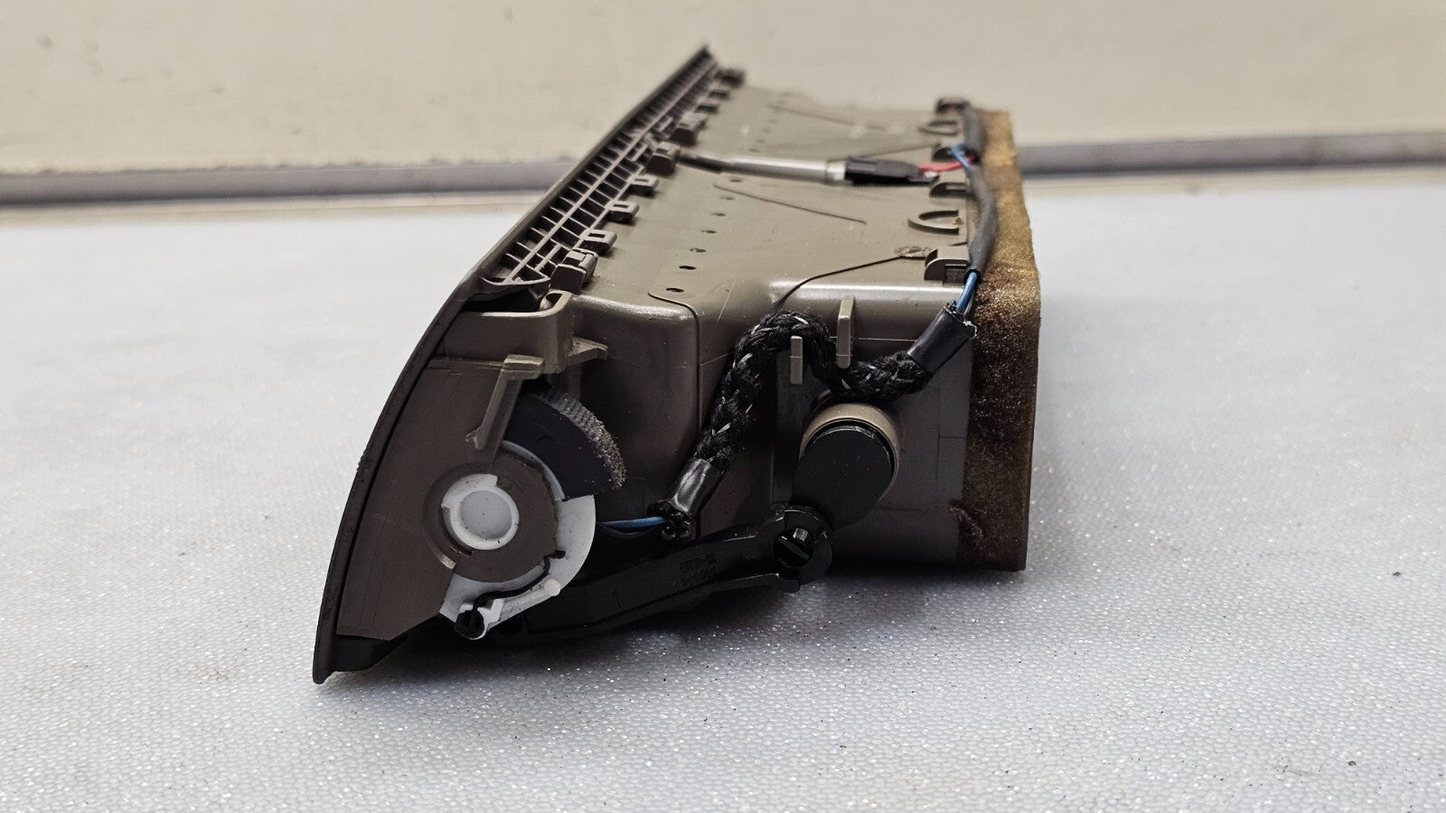🔥02-08 Audi A4 S4 AVANT QUATRO CENTER DASH AIR VENT Heater Conditioning Tan