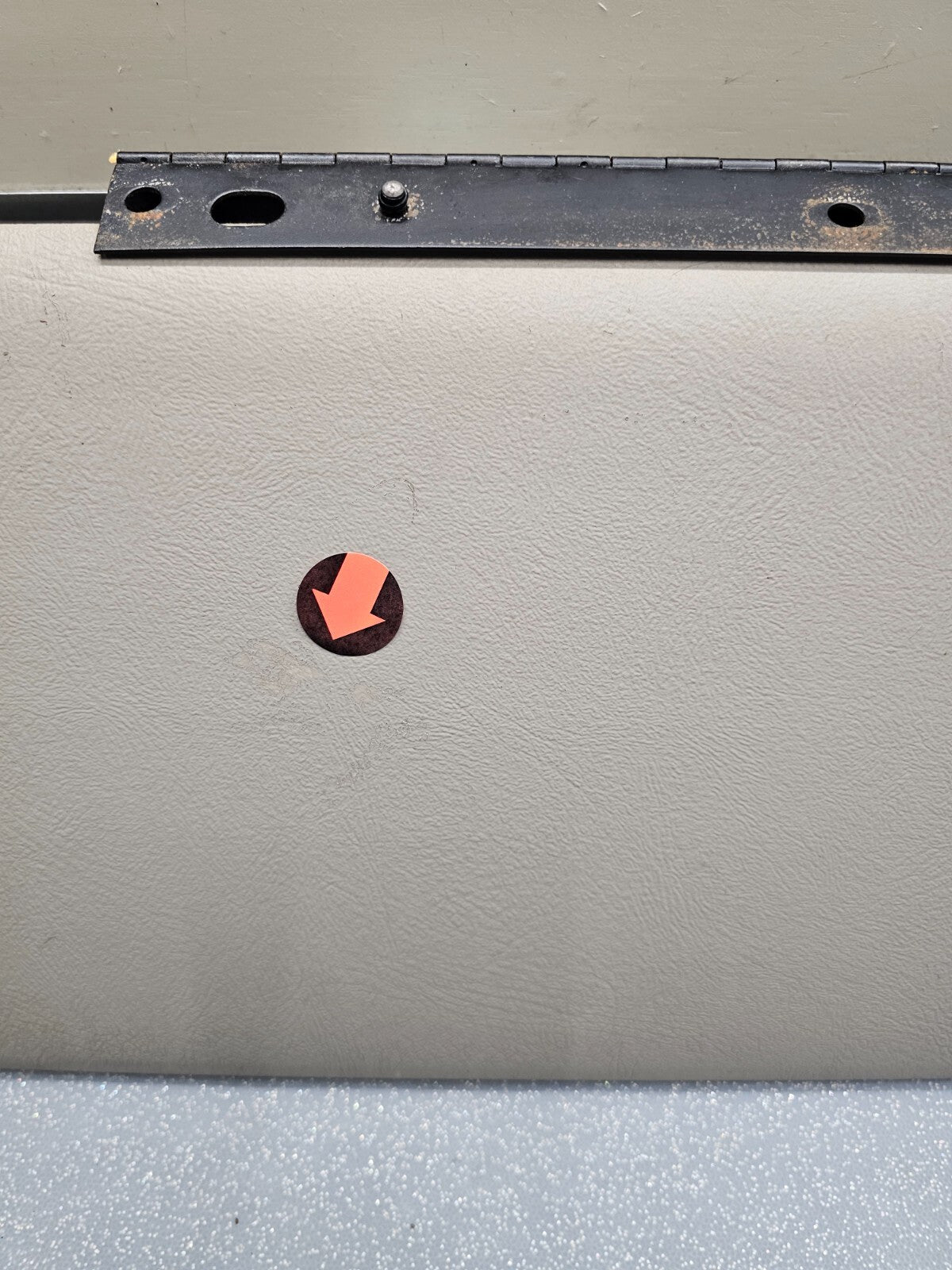 99-06 SILVERADO SIERRA Dash GLOVE BOX Storage Compartment Assembly Light TAN G3