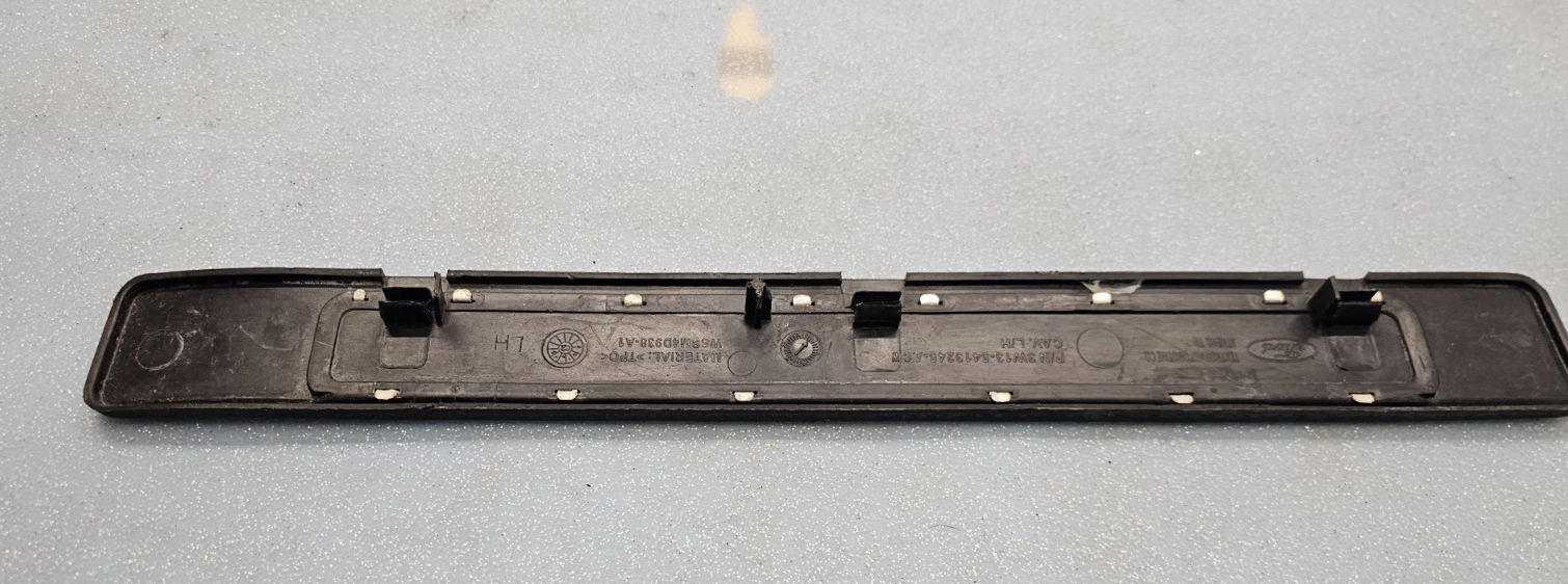 🔥2003-2011 Lincoln Town Car OEM Genuine Interior Trim Door Sill Plate