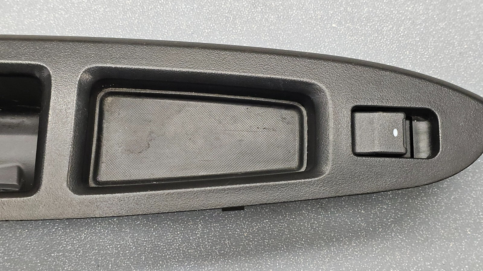 🔥06-08 Chevy Impala Right Passenger Power Window Switch Bezel Assembly Black