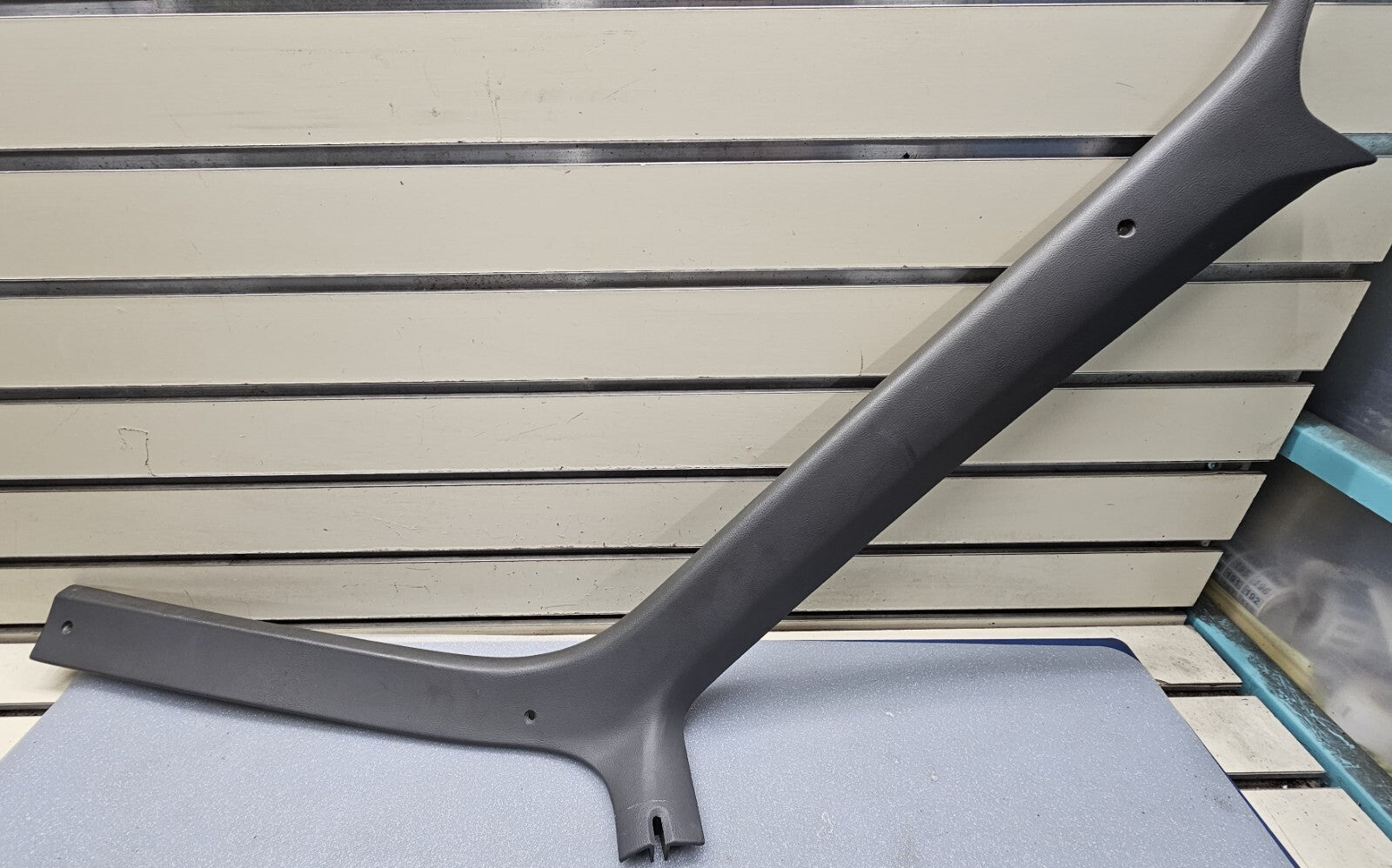 92-96 Ford F150 F250 BRONCO A Pillar Passenger RIGHT Roof Trim Molding GRAY p1