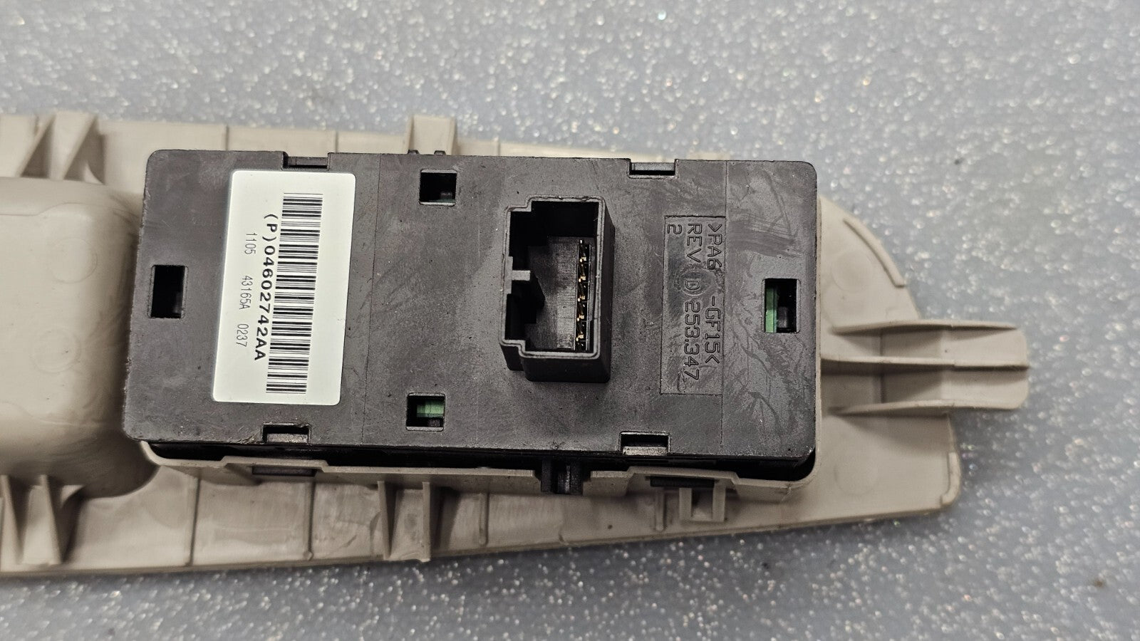 🔥05-10 JEEP Grand Cherokee Commander Right Passenger Power Window Switch LT Tan