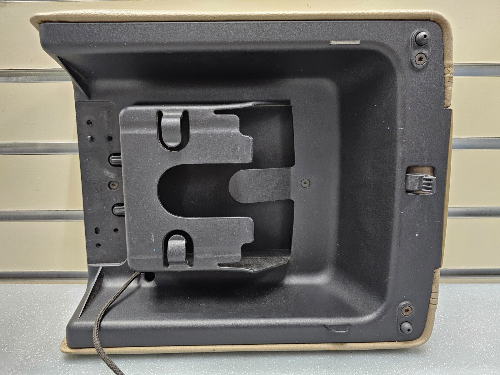 🔥04-08 FORD F150 LARIAT FLOOR CENTER CONSOLE COLUMN SHIFT ARM REST LID TOP TAN