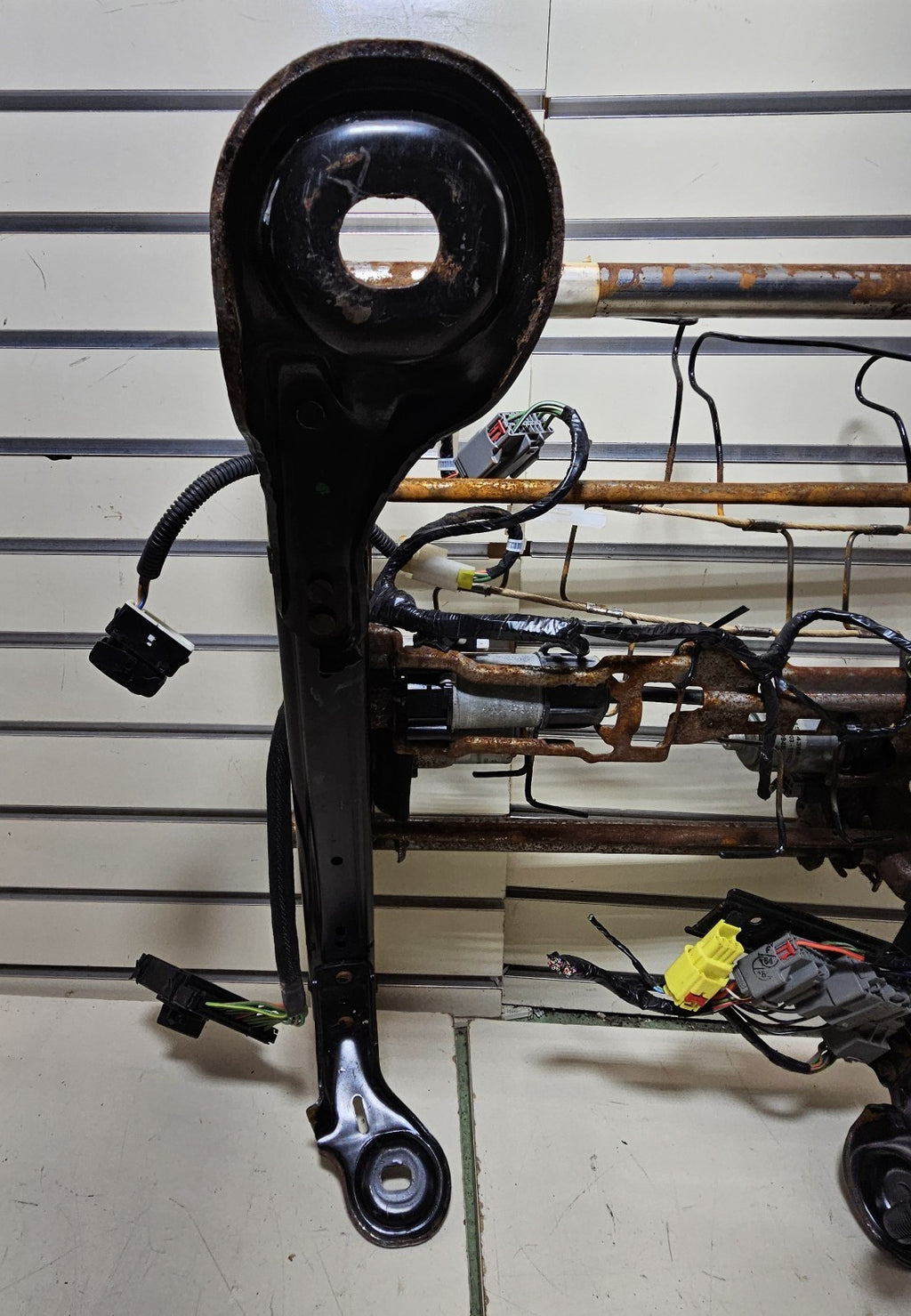 🔥09-19 Dodge Ram Left Driver Lower Front Power Seat Adjusting Track Frame Motor