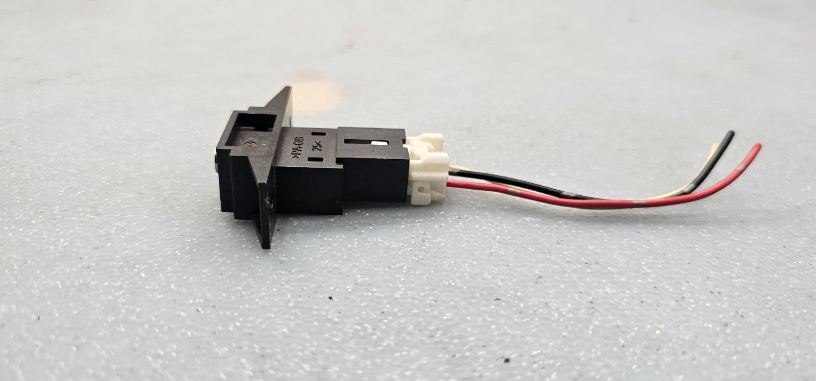 🔥04-13 Pathfinder Titan Armada Maxima Right Passenger Audio Aux Jack Sensor