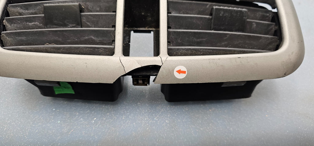 🔥05-06 Chevrolet Equinox Center Dash Radio Climate Bezel Surround Trim Silver
