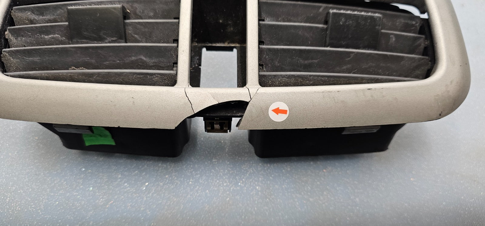 🔥05-06 Chevrolet Equinox Center Dash Radio Climate Bezel Surround Trim Silver
