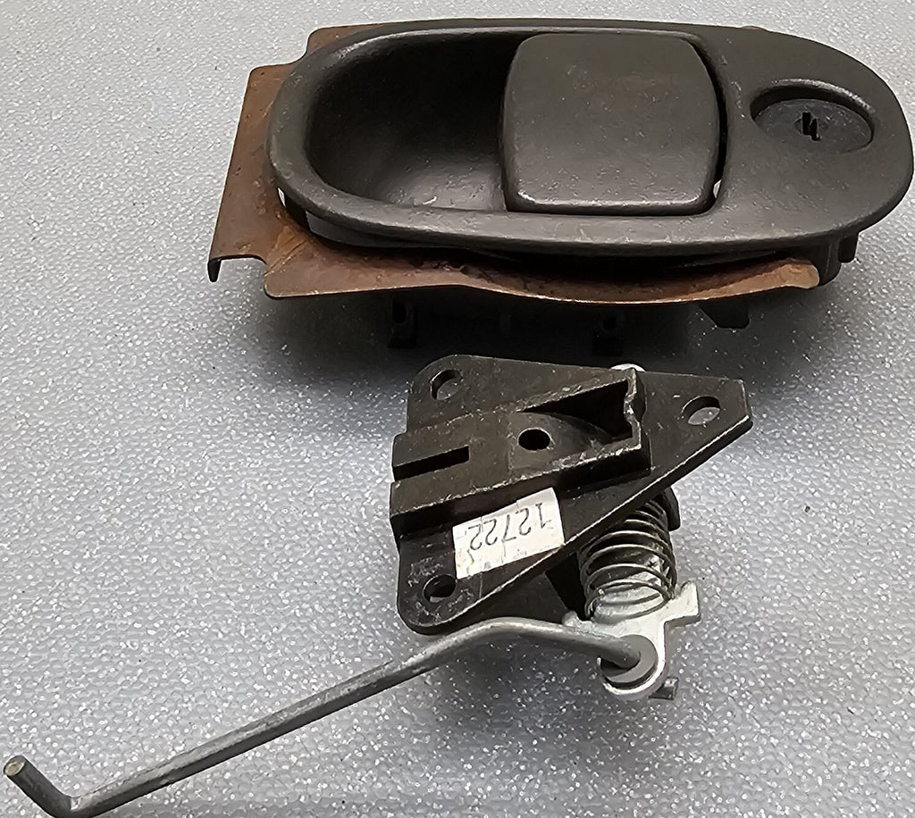 🔥02-05 TRAILBLAZER ENVOY RAINIER GLOVE BOX COMPARTMENT LATCH HANDLE DARK GRAY