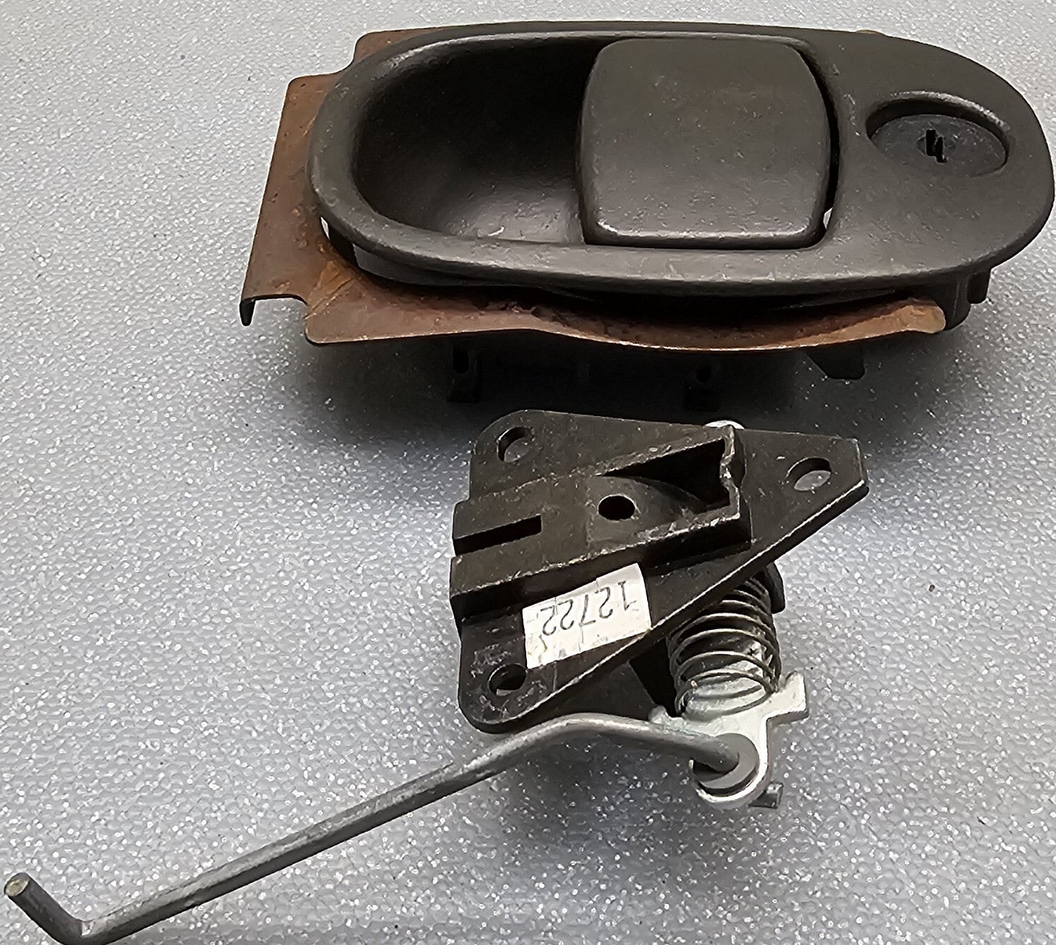 🔥02-05 TRAILBLAZER ENVOY RAINIER GLOVE BOX COMPARTMENT LATCH HANDLE DARK GRAY