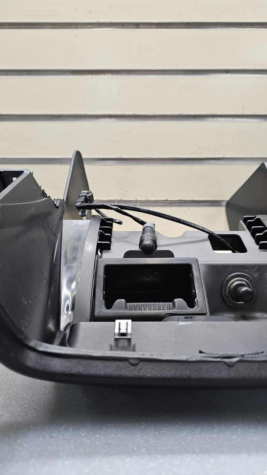 🔥00-05 CADILLAC DEVILLE FRONT ASH TRAY CENTER STORAGE CONSOLE OEM