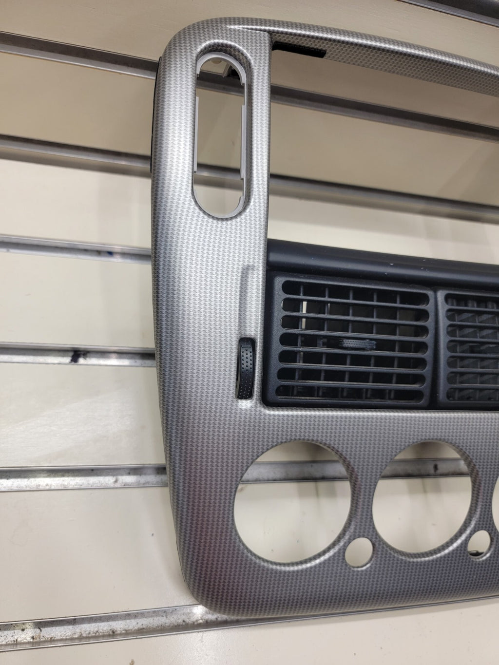 02-05 FORD EXPLORER RADIO AUDIO CLIMATE TEMPERATURE CONTROL BEZEL TRIM silver