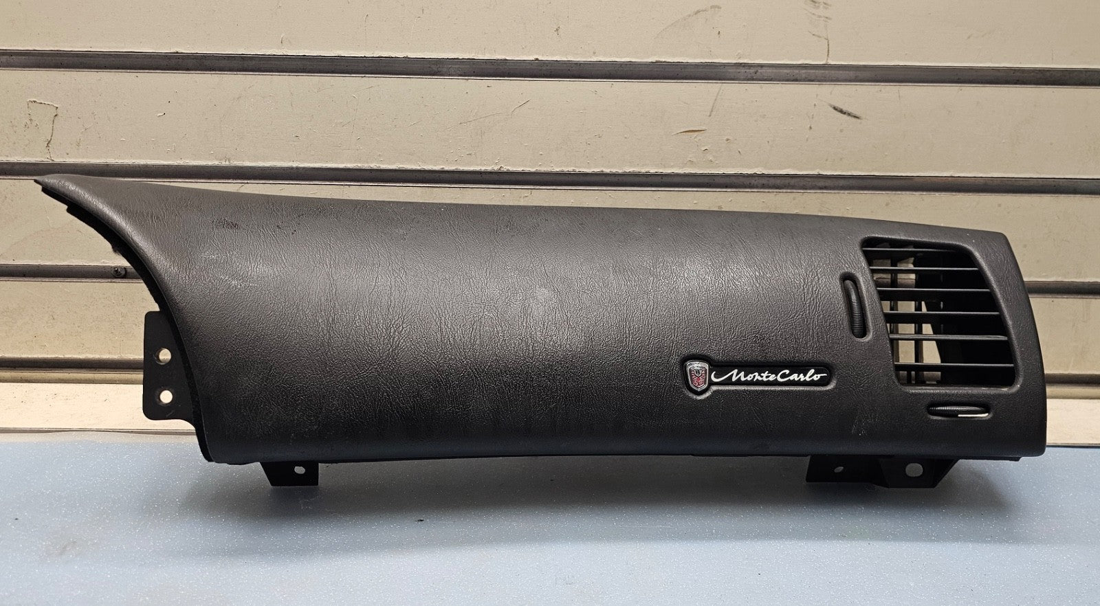 🔥00-05 Chevy Monte Carlo Right Passenger Dash AC Vent Panel Bezel Emblem Black