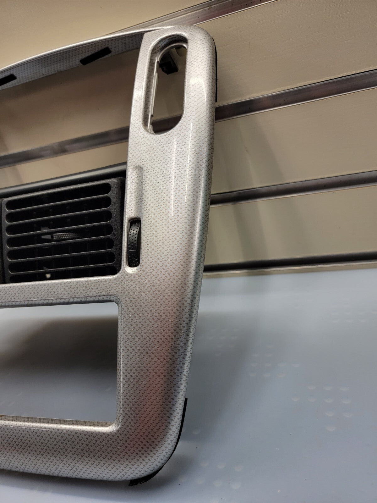 02-05 FORD EXPLORER RADIO AUDIO CLIMATE TEMPERATURE CONTROL BEZEL TRIM silver