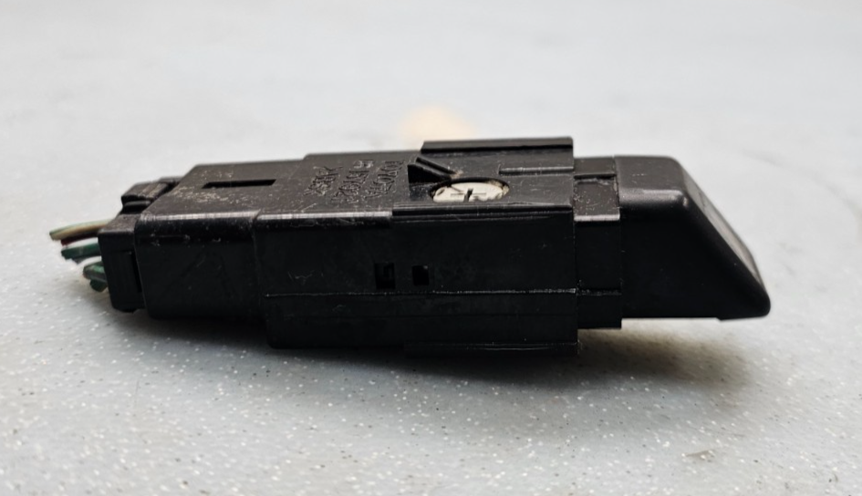 🔥1996-1999 TOYOTA 4RUNNER HAZARD EMERGENCY CONTROL SWITCH OEM