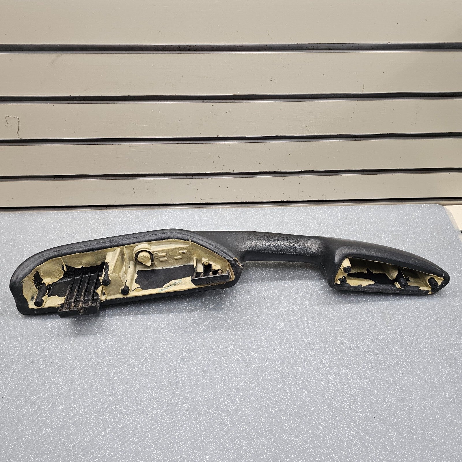 99-06 Chevy GMC Silverado TAHOE Door Panel ARMREST Front LEFT Handle GRAPHITE H3