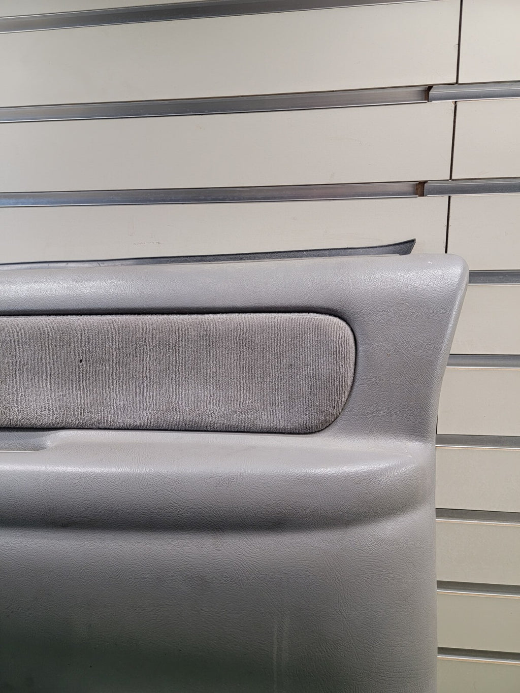🔥95-99 Chevy GMC Silverado C/K DOOR PANEL Front Passenger Right Gray OEM D2