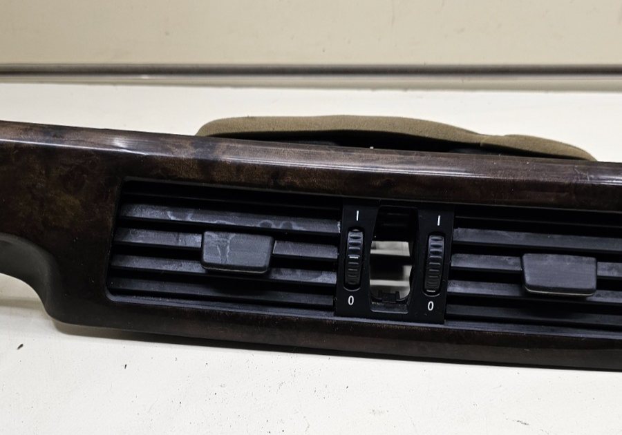 04-10 BMW 525i 528i Dash Center AC Air Vent Heater Grille Trim Panel Bezel Wood