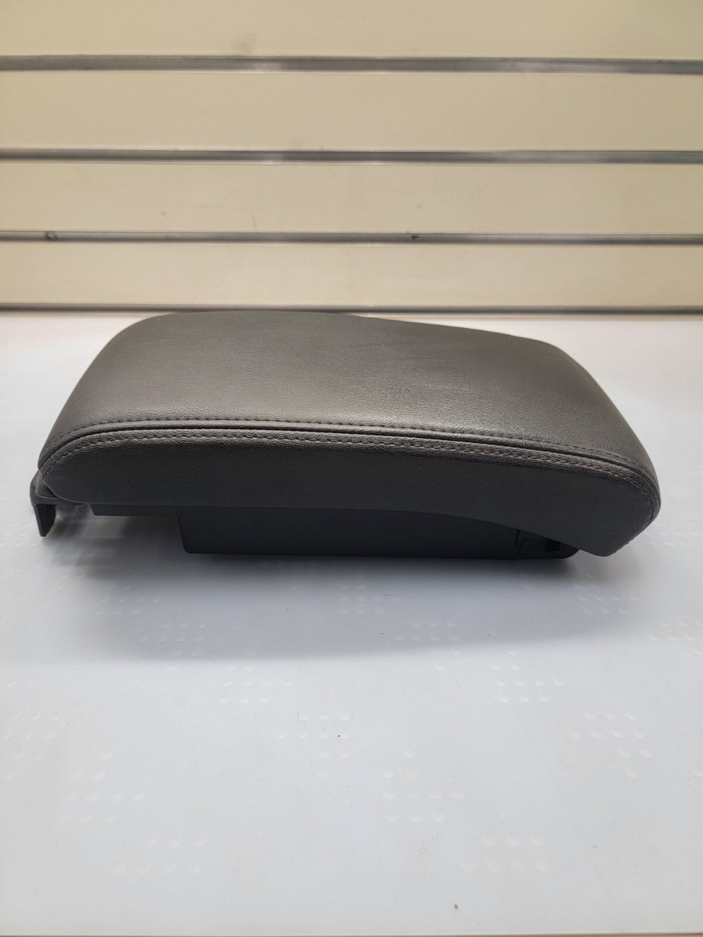 🔥08-12 Chevy Malibu FRONT CONSOLE LID ARMREST ASSEMBLY SLIDING STORAGE BLACK