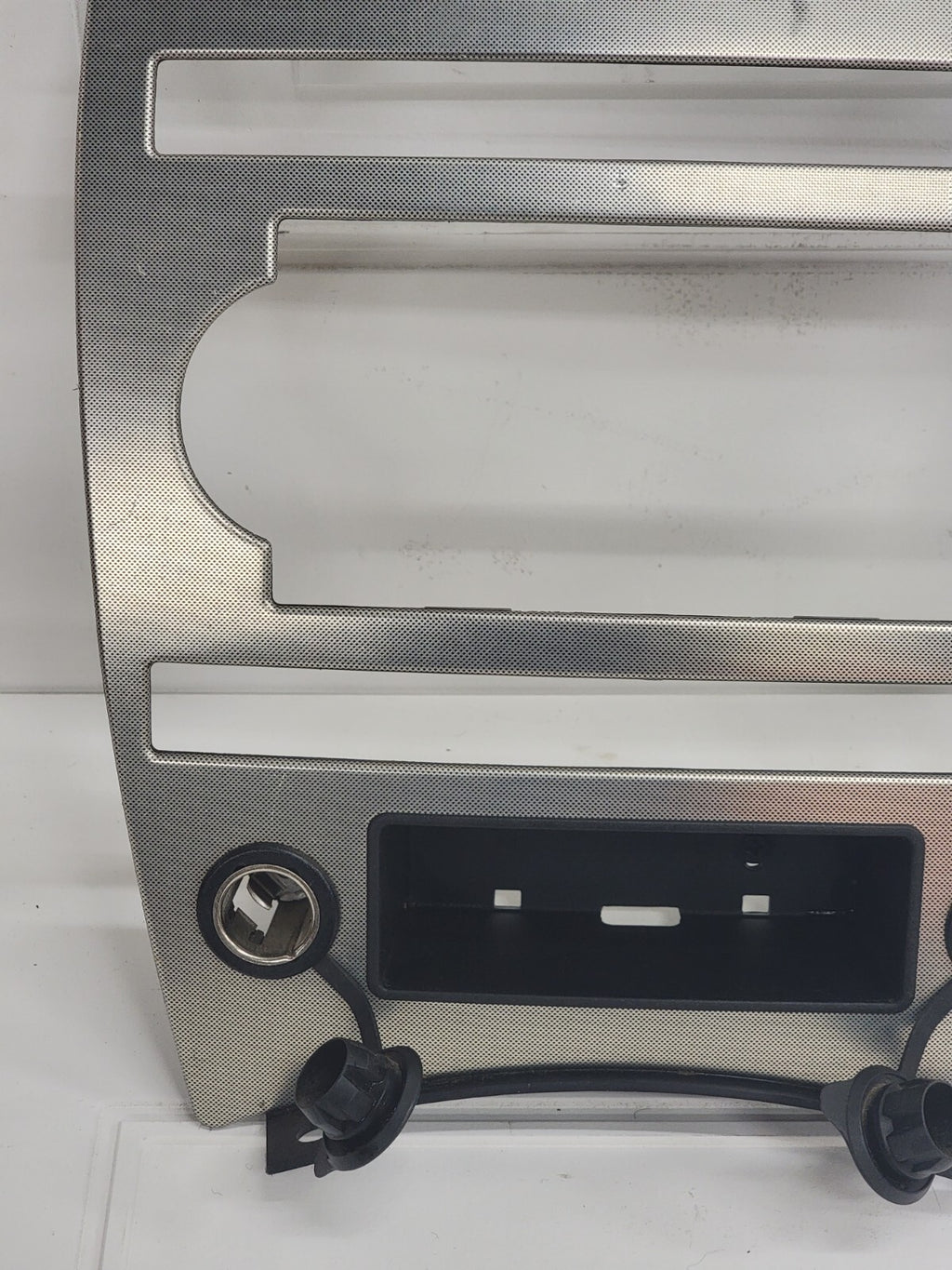 🔥2005-2006 JEEP GRAND CHEROKEE DASH PANEL RADIO SURROUND TRIM BEZEL OEM B70