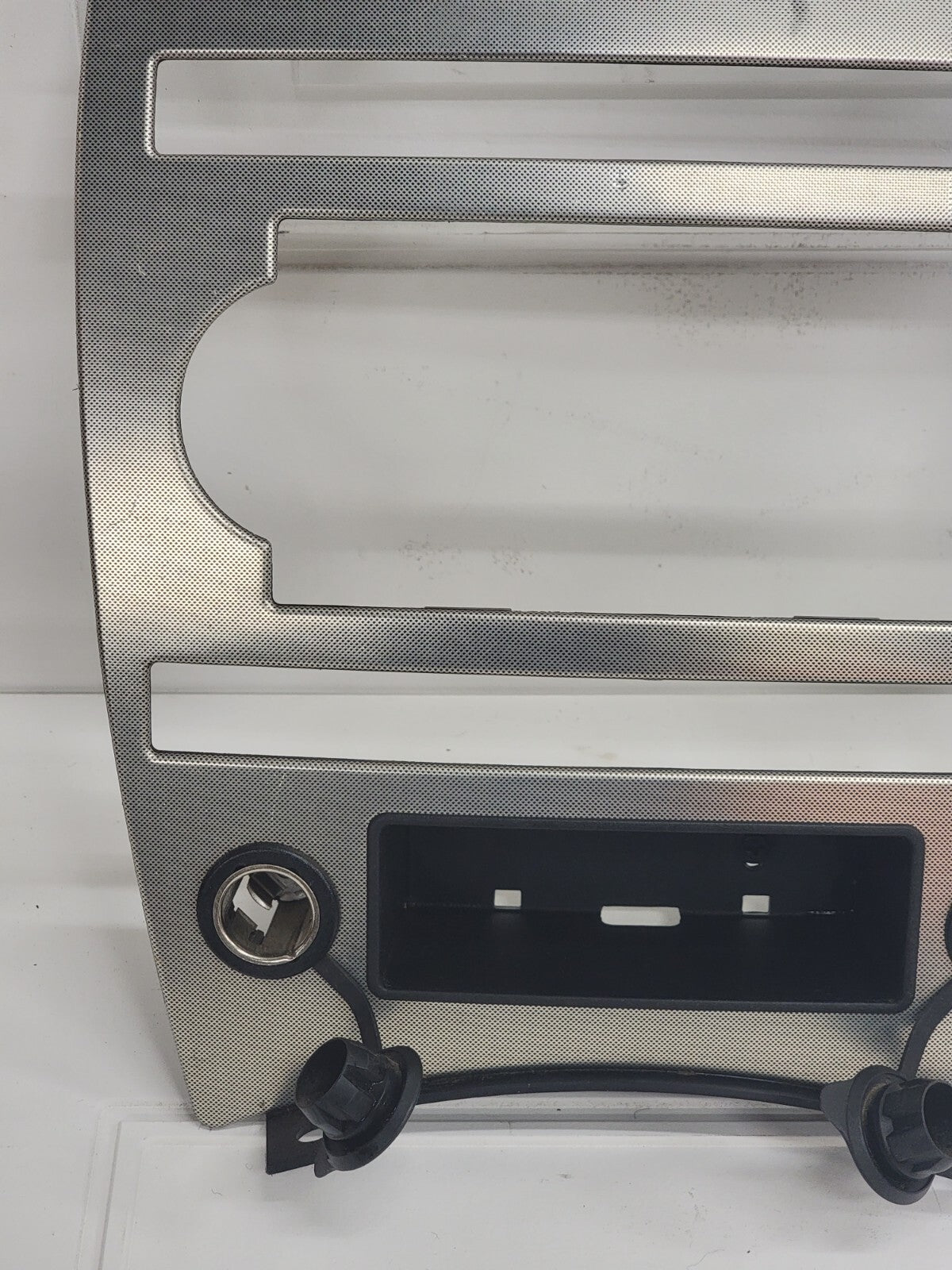 🔥2005-2006 JEEP GRAND CHEROKEE DASH PANEL RADIO SURROUND TRIM BEZEL OEM B70
