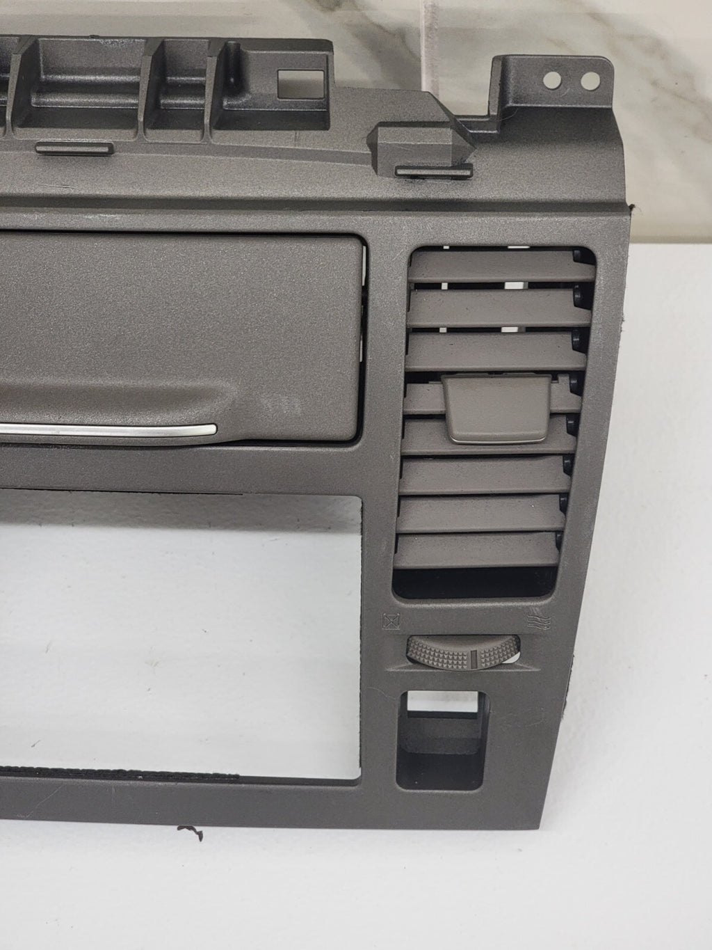 🔥2007-2012Nissan VERSA Dash Radio Bezel GRAY B74