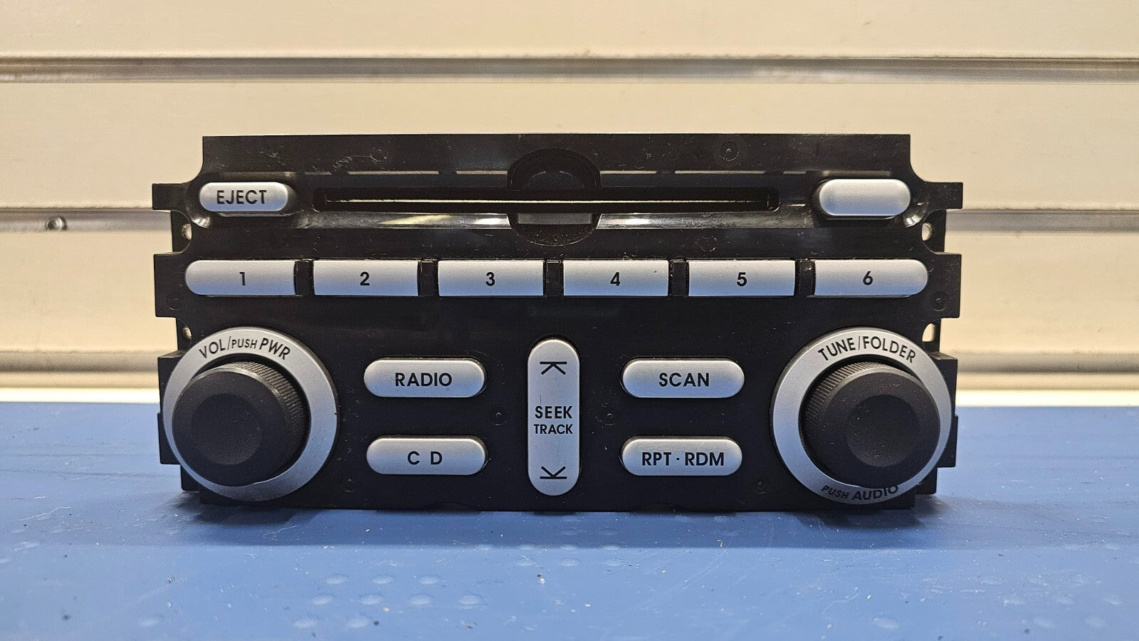 06-08 Mitsubishi ENDEAVOR Dash AM FM Radio CD Player Control Stereo Assembly OEM