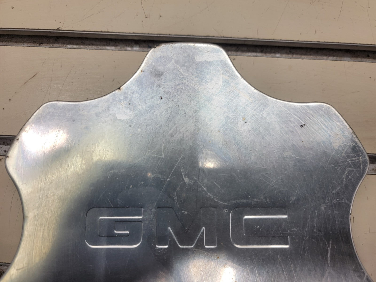 🔥01- 06 GMC Sierra Yukon Denali 1500 wheel Center Hub Cap OEM