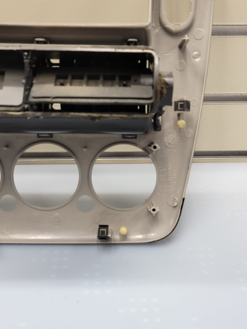 02-05 FORD EXPLORER RADIO AUDIO CLIMATE TEMPERATURE CONTROL BEZEL TRIM silver