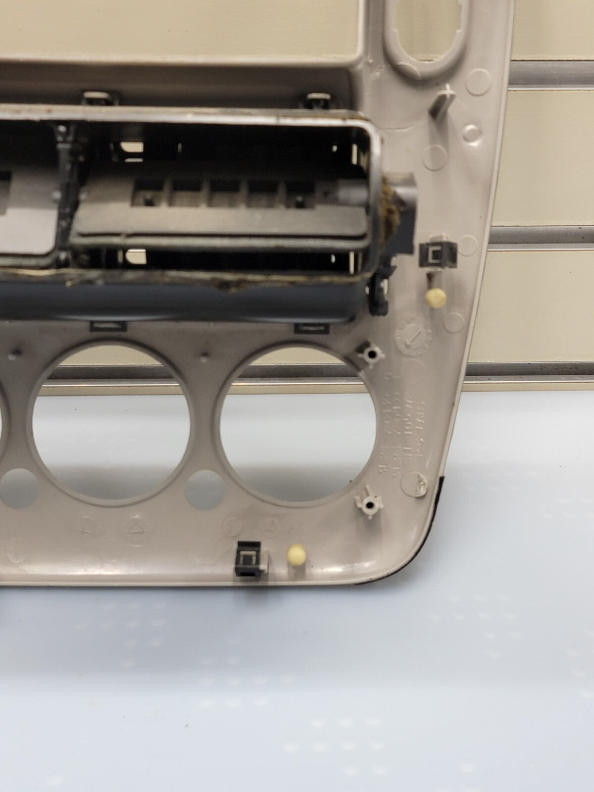 02-05 FORD EXPLORER RADIO AUDIO CLIMATE TEMPERATURE CONTROL BEZEL TRIM silver