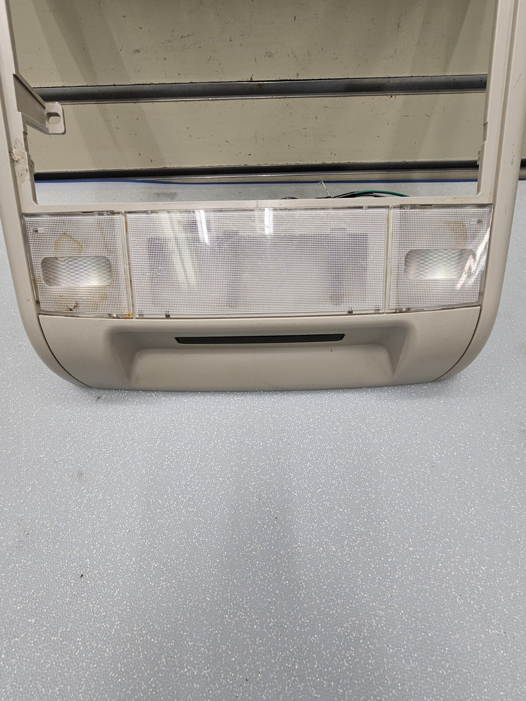 🔥07-14 Tahoe Yukon Escalade Overhead Monitor Console Panel Dome Map Light Gray
