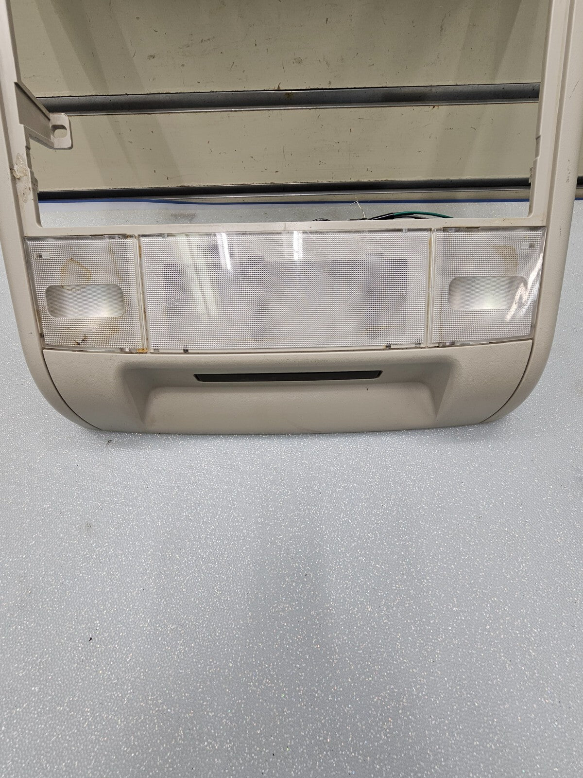 🔥07-14 Tahoe Yukon Escalade Overhead Monitor Console Panel Dome Map Light Gray