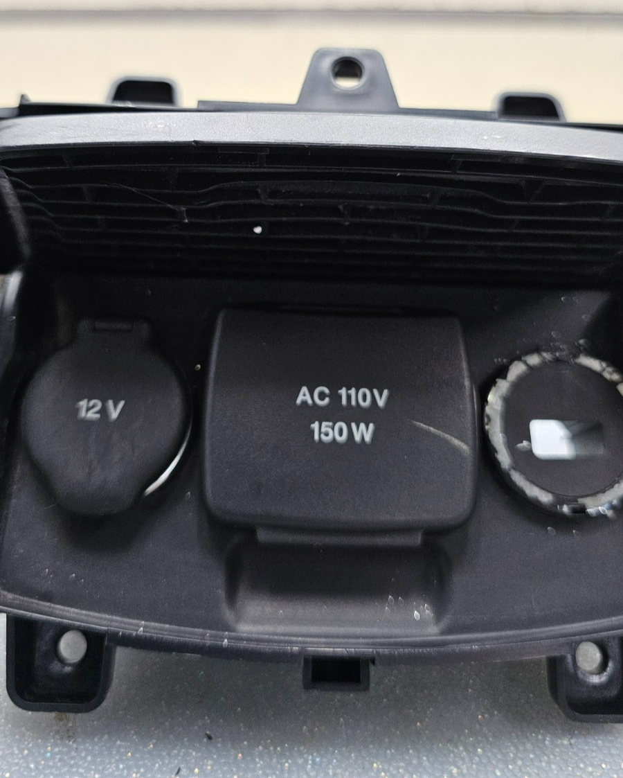🔥 13-18 LINCOLN MKT REAR POWER OUTLET BLACK OEM