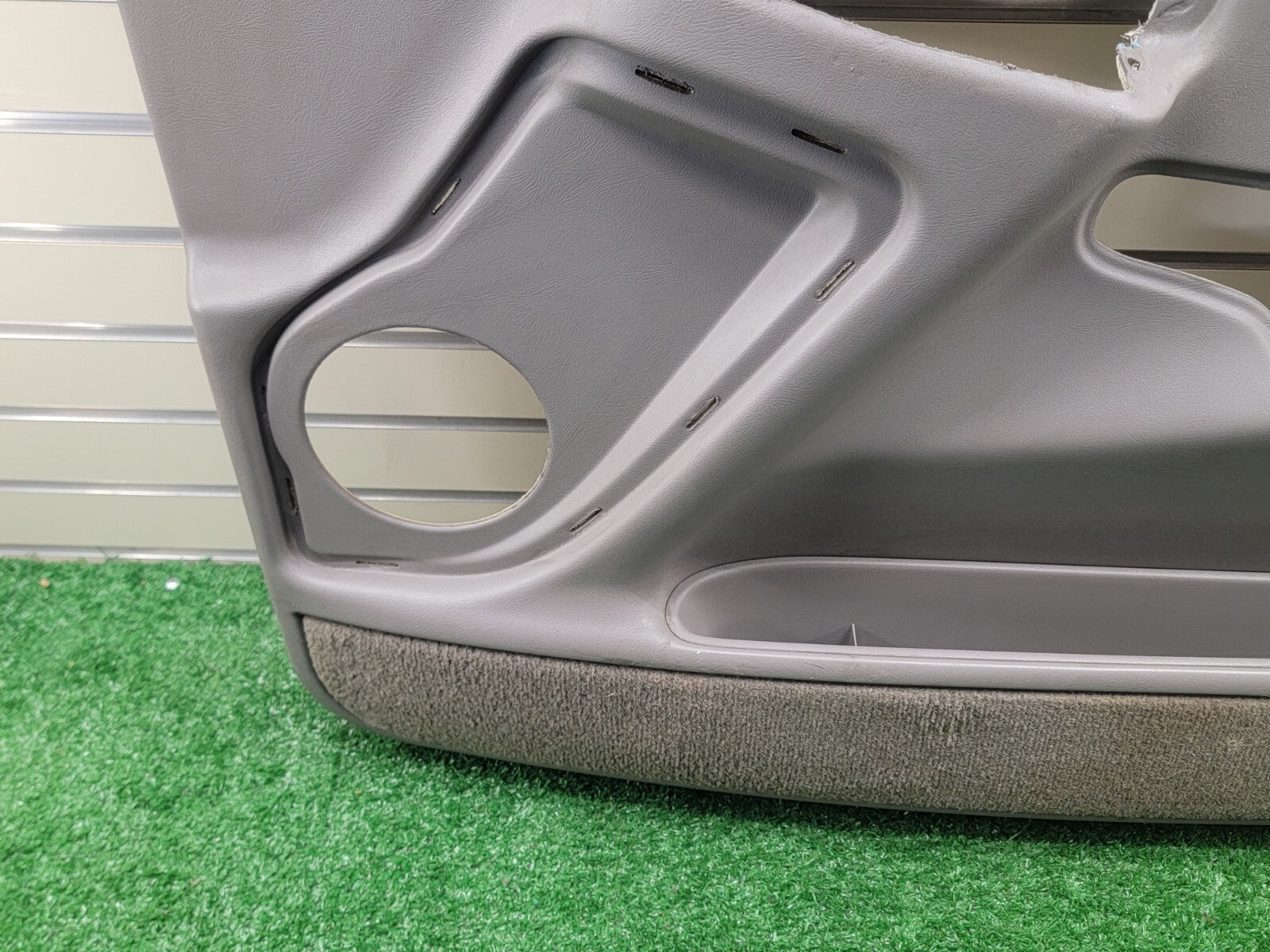 🔥 2003-2006 Chevy Silverado SIERRA Door Panel Front right passenger gray D5