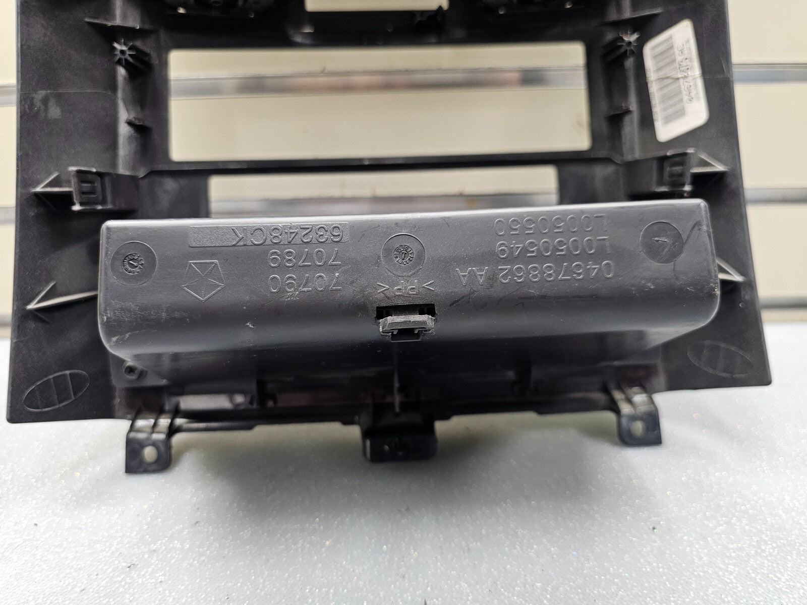 🔥08-10 DODGE CARAVAN DASH RADIO SURROUND BEZEL TRIM PANEL CLIMATE CONTROL BLACK
