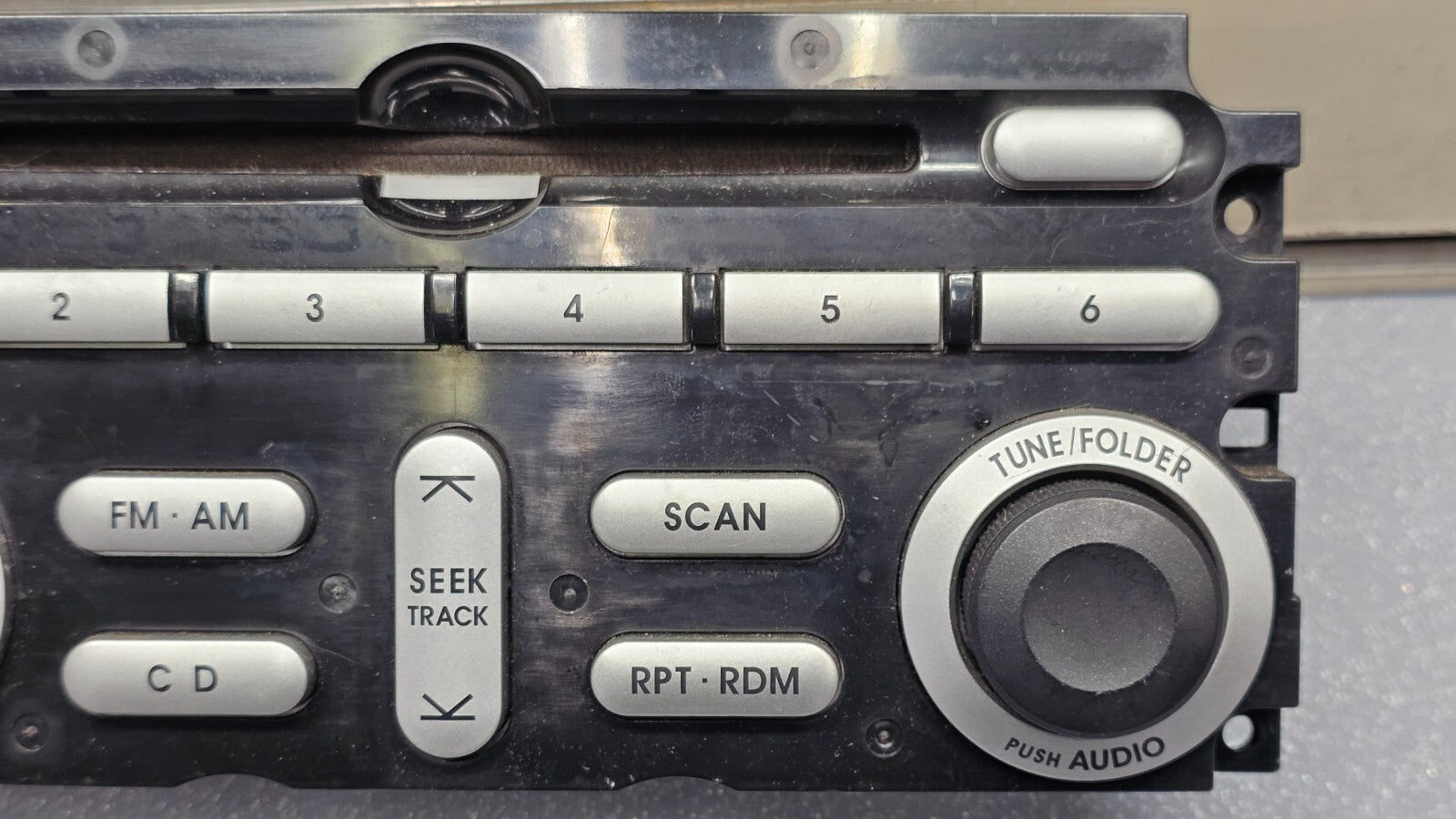 06-08 Mitsubishi ENDEAVOR Dash AM FM Radio CD Player Control Stereo Assembly OEM