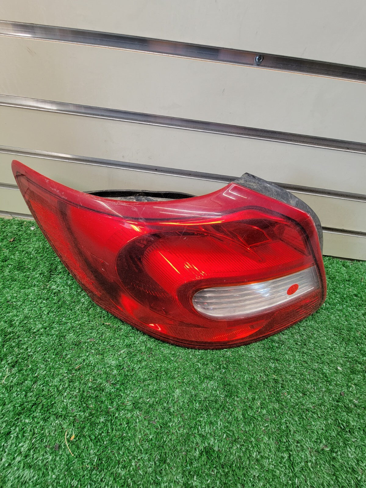 🔥2010-2013 Suzuki Kizashi LEFT DRIVER Side Outer Tail Light Lamp MY7021-2