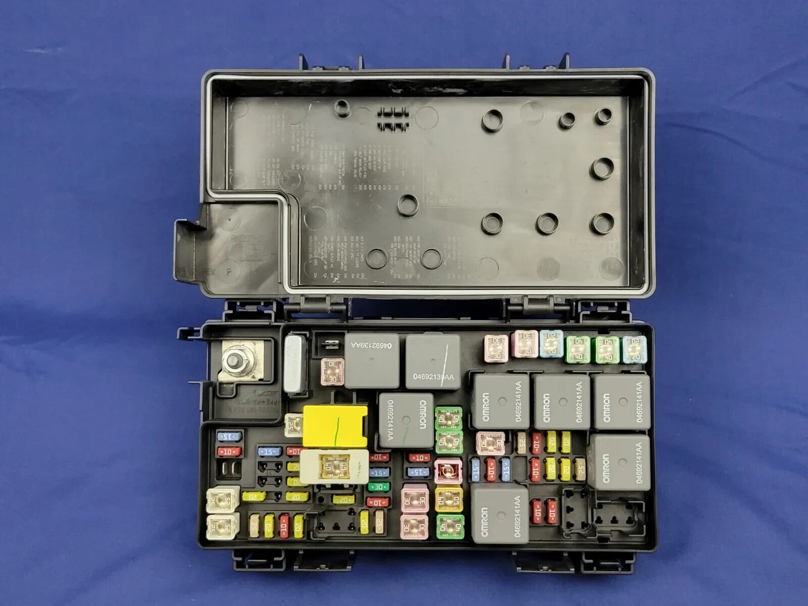 🔥08-09 Dodge Grand Caravan Journey Town Country Fuse box TIPM Power Module OEM