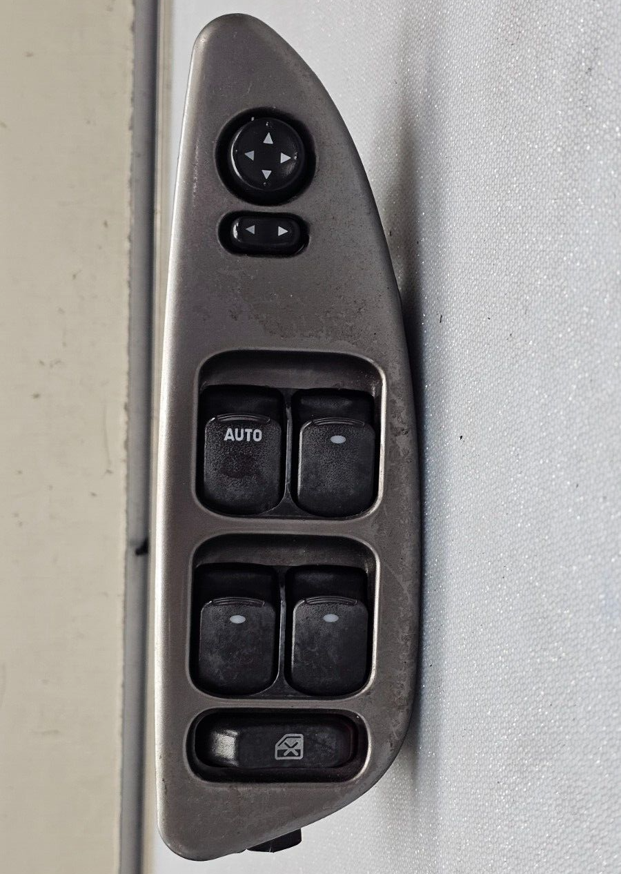 04-07 MALIBU LEFT DRIVER MASTER POWER WINDOW DOOR CONTROL SWITCH ASSEMBLY SILVER