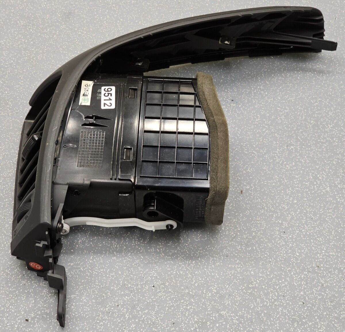 08-09 KIA SORENTO CENTRE DASH RIGHT PASSENGER AIR VENT HEATER CONDITIONING BLACK