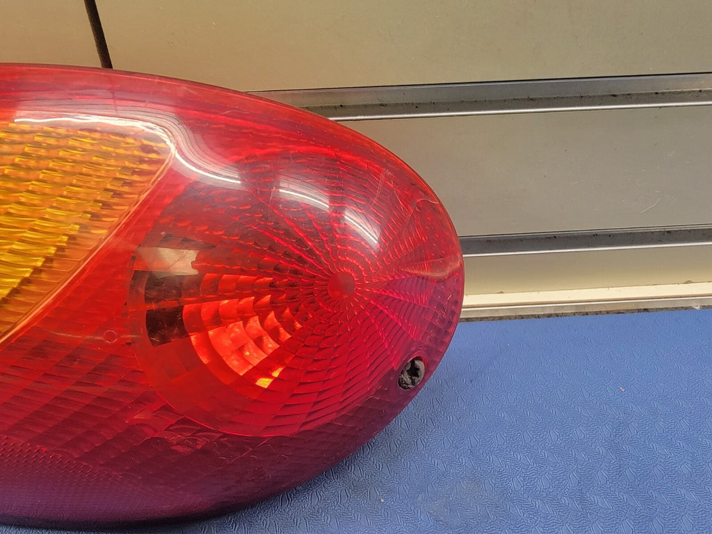2001-2005 Chrysler Pt Cruiser Passenger Right Side Tail Light OEM Assembly