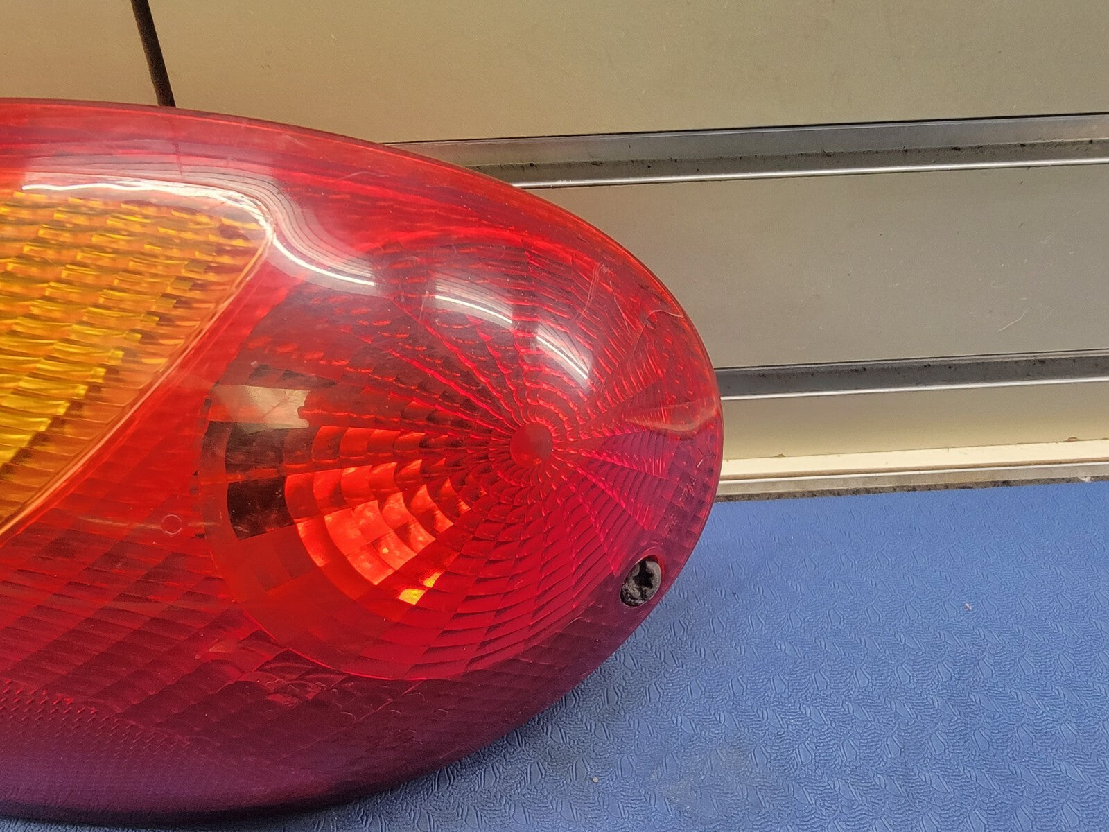 2001-2005 Chrysler Pt Cruiser Passenger Right Side Tail Light OEM Assembly