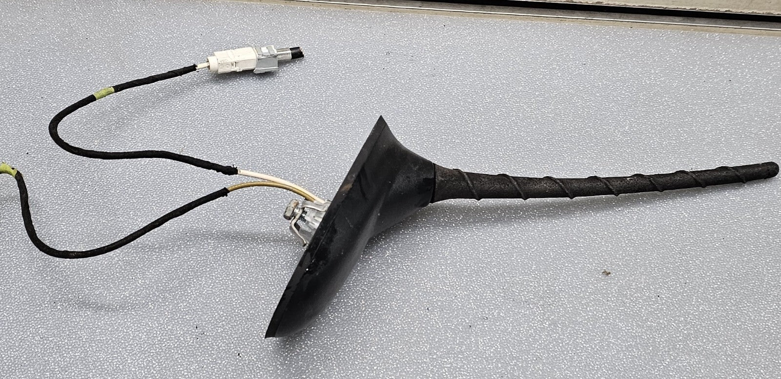 🔥2011-2018 DODGE JOURNEY ROOF TOP RADIO ANTENNA MOUNT OEM