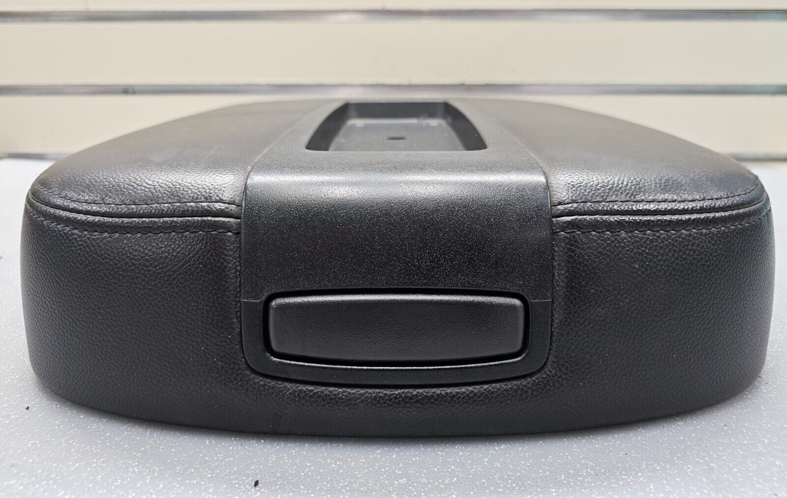 🔥07-13 Tahoe Suburban Yukon Leather Console Lid Armrest Cover Top Pad Black JS5