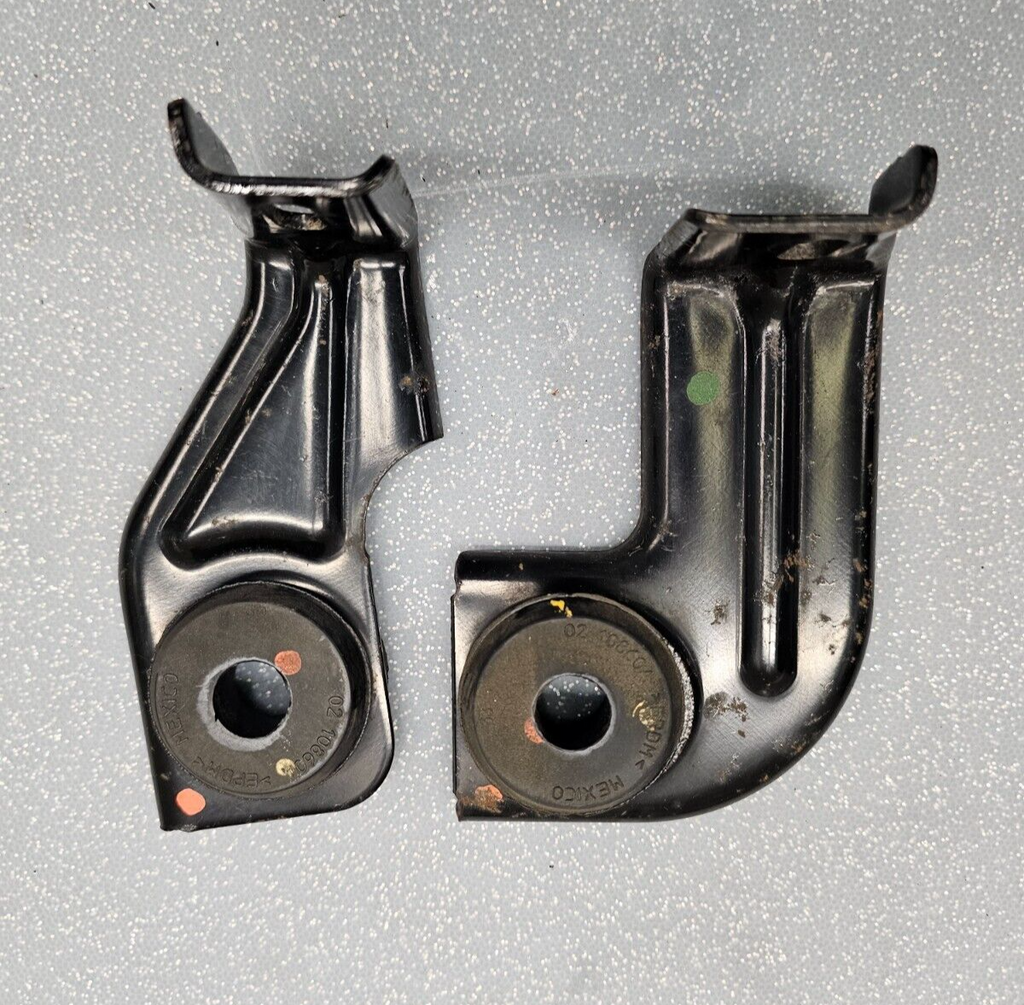09-17Traverse GMC Acadia Upper Radiator Bracket Left Right Support OEM