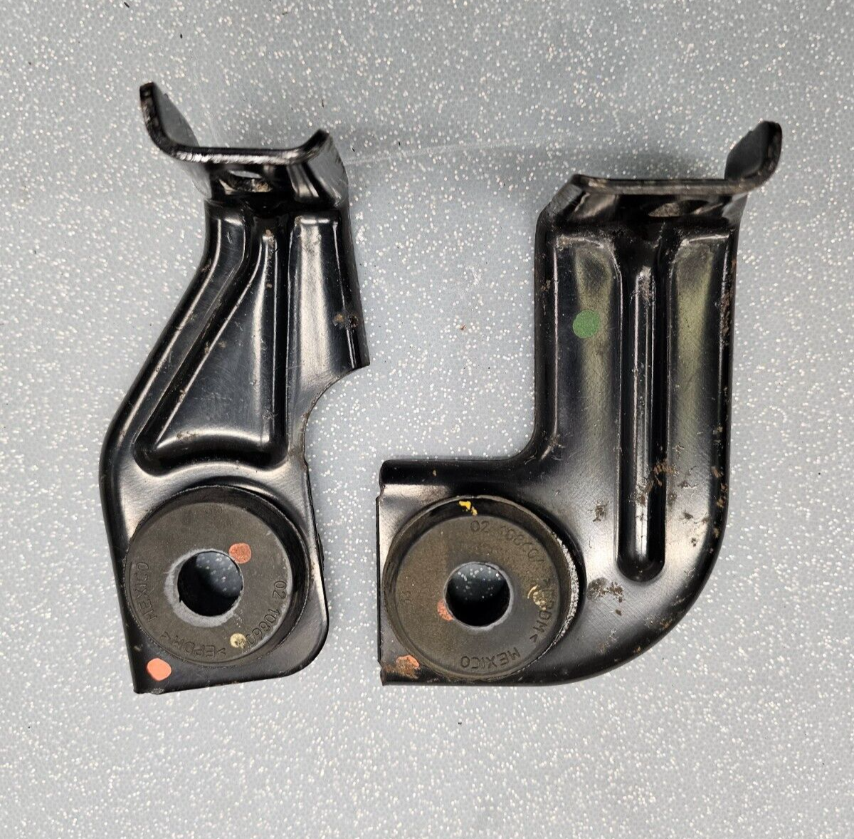 09-17Traverse GMC Acadia Upper Radiator Bracket Left Right Support OEM