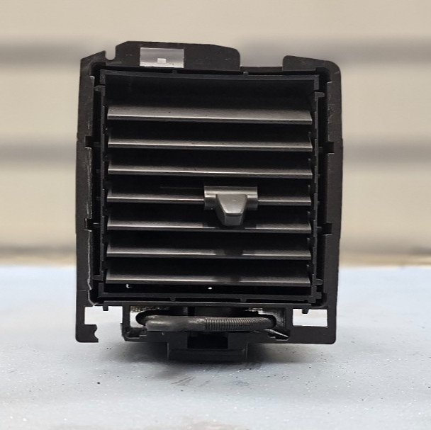 98-11 Grand Marquis Crown Victoria Dash Right Passenger AC Heater Air Vent Black