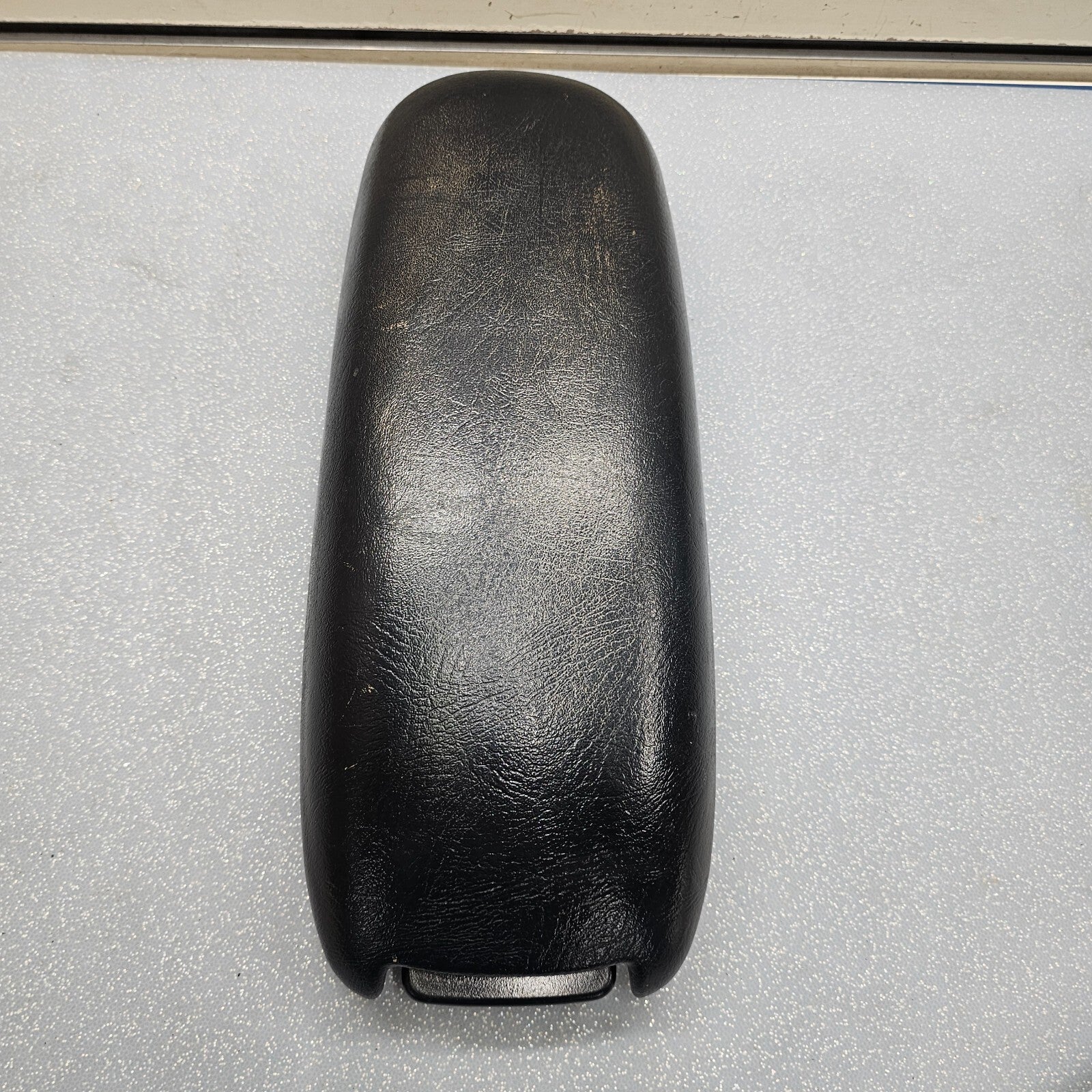 98-04 BLAZER S10 JIMMY SONOMA Front Center Console Lid Armrest Cover Black L7